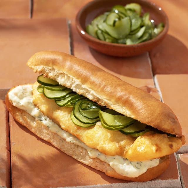 Sanduíche de Peixe com Creme de Ovos e Picles